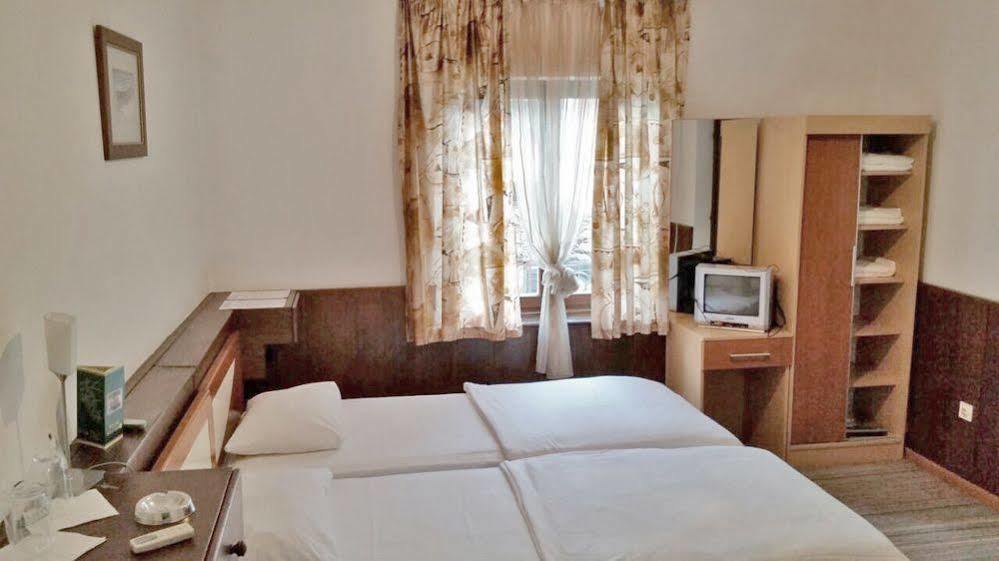 Hotel Splendido Bay Tivat Exterior photo